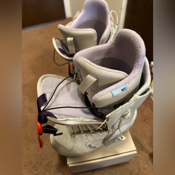Burton Women’s Snowboard Boots Mint US 5.5 Preloved - Picture 10 of 16